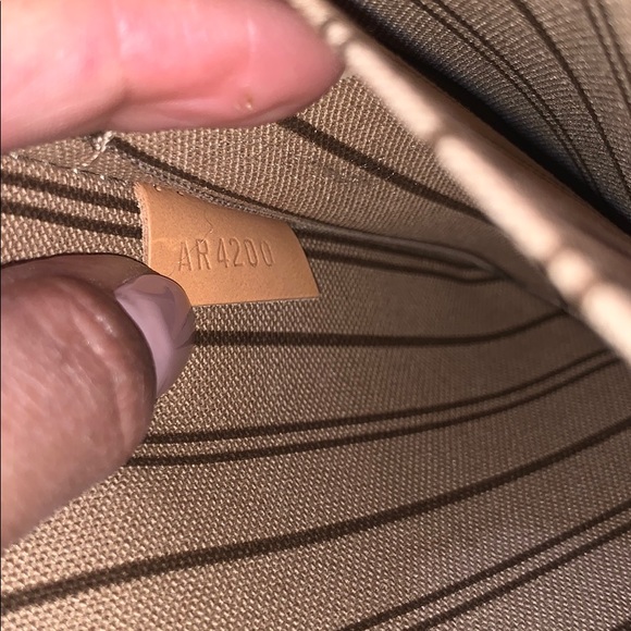 Louis Vuitton - Picture 6 of 6